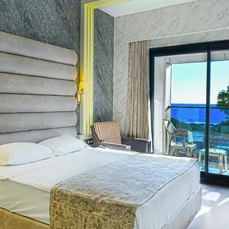 ホテル Kirbiyik - Alanya 5*